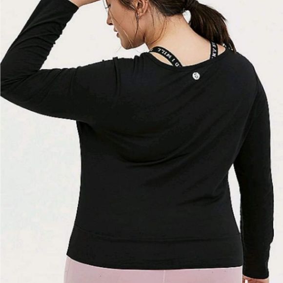 Torrid Active black twist front wicking crop - Picture 2 of 3